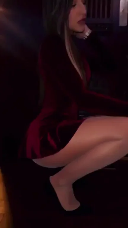 Abella | maroon