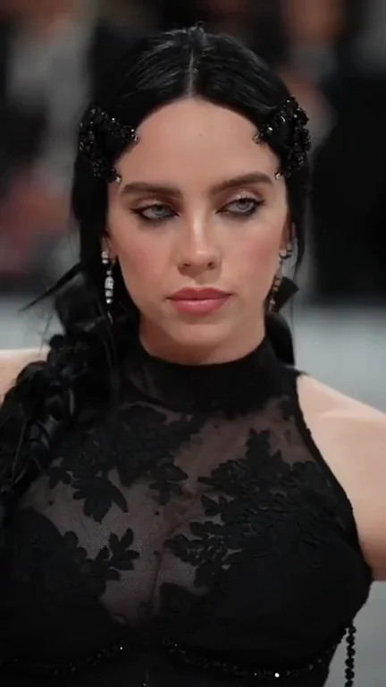 Met gala cleavage