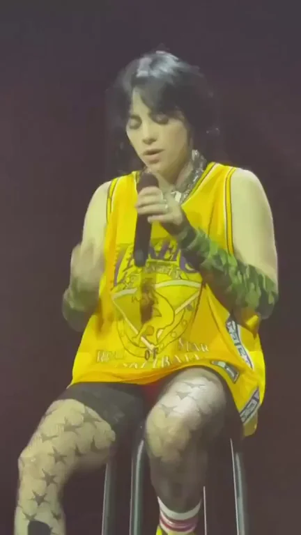Billie Eilish Legs Spread Wide: Teasing Slutty Curves on Stage