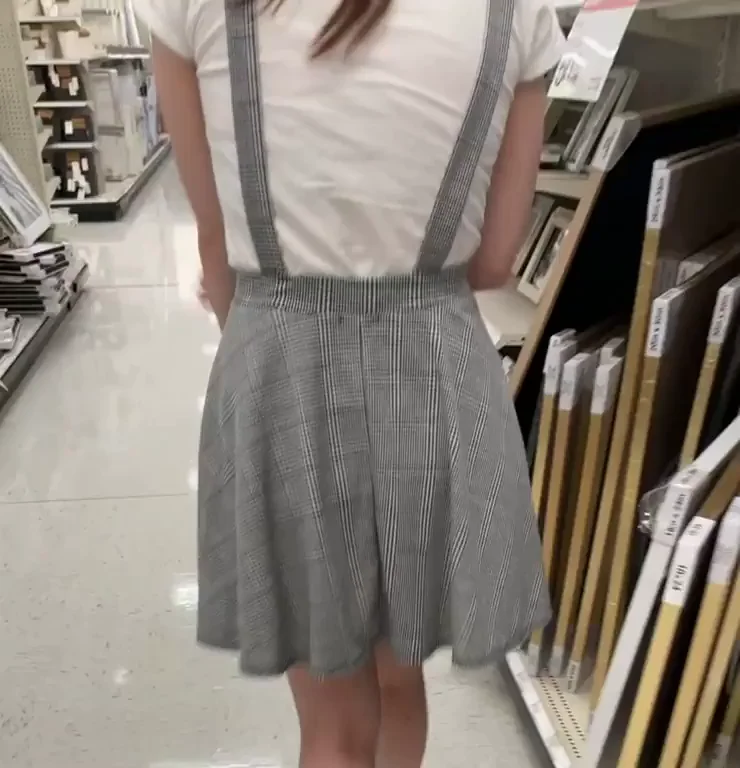First Time Public Flash! 😜 Quick Target Ass Tease Before Family Dinner 🔥