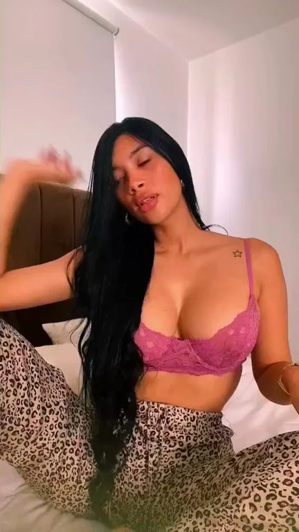 Drunk Shy Slut Teases Her Big Tits & Juicy Ass 😵🍑💦