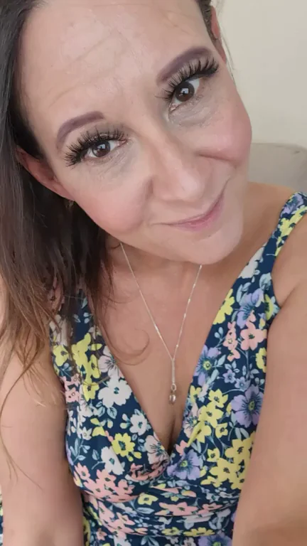Wanna See My Juicy MILF Tits? 😈🍈🍈