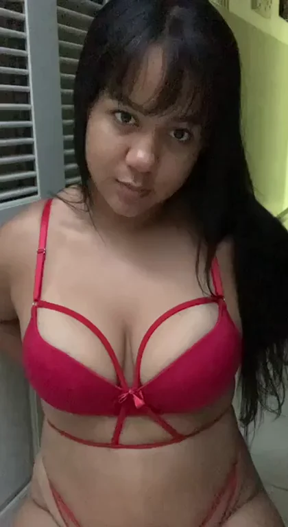 Latina Bombshell's Seductive Strip Tease 🔥🍑