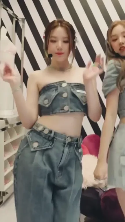 🔥 Shuhua's Slutty Denim Tease in (G)I-DLE Fap Fest 💦