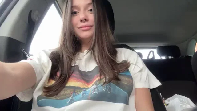 Petite Slut Begs to Play with Your Hard Boner in Car 😈🍆