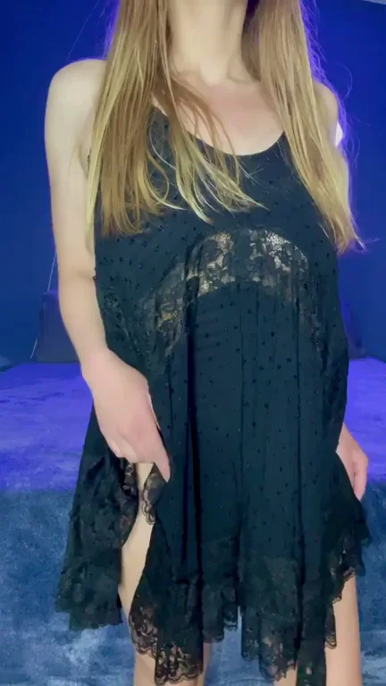 Dress season is back, I love showing off what's underneath 😁˜