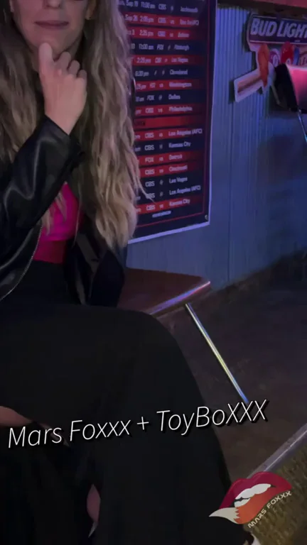 Mars Foxx Gets Her Pussy Licked Under the Pool Table at the Bar