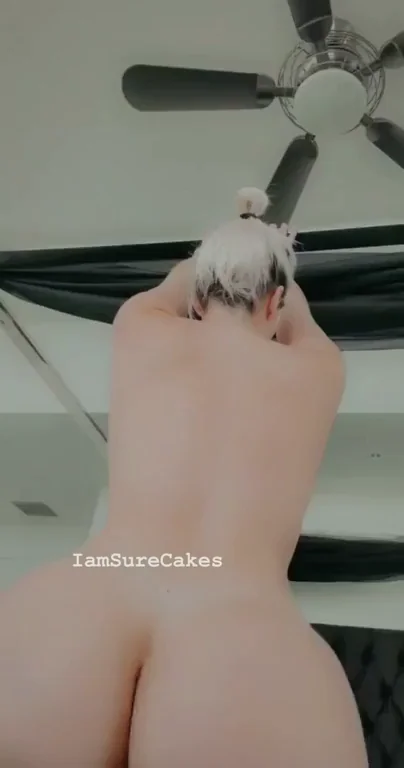 Perfect Naked Curvy Booty [gif]