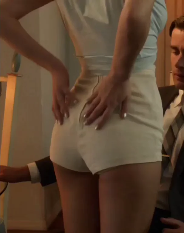 Elena Satine's Juicy Ass Tease & Nude Grind 🍑🔥