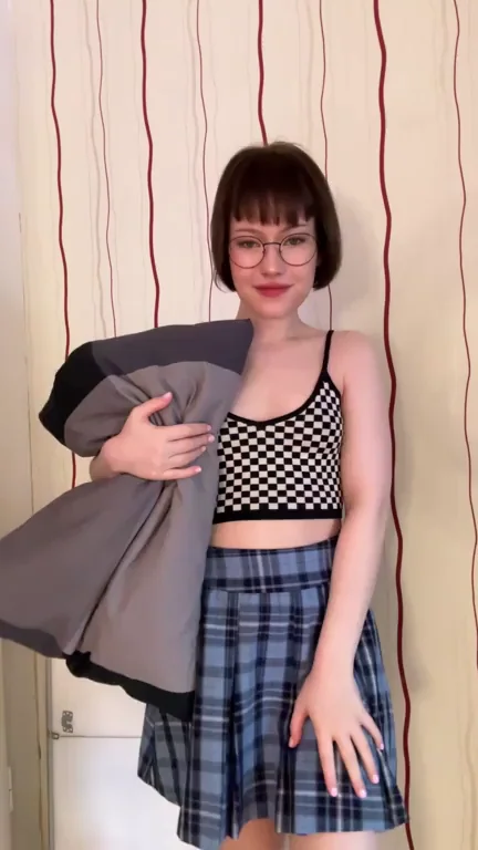 Pillow test on a plaid skirt ^^