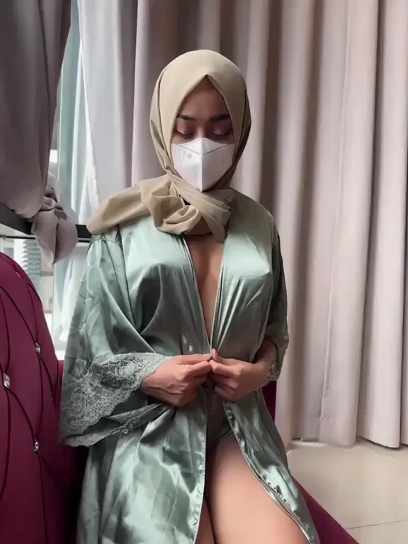 Hijab Slut's Silk Robe Tease 😘🧕💦