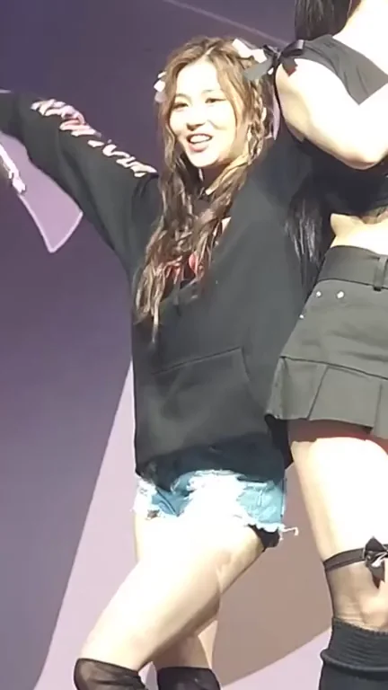 TWICE - Sana, Mina & Momo
