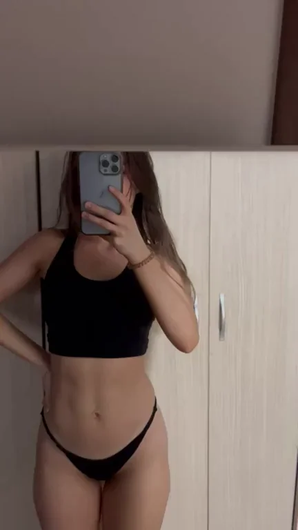 Feeling So Hot 🔥🍑 Teen Ass Tease
