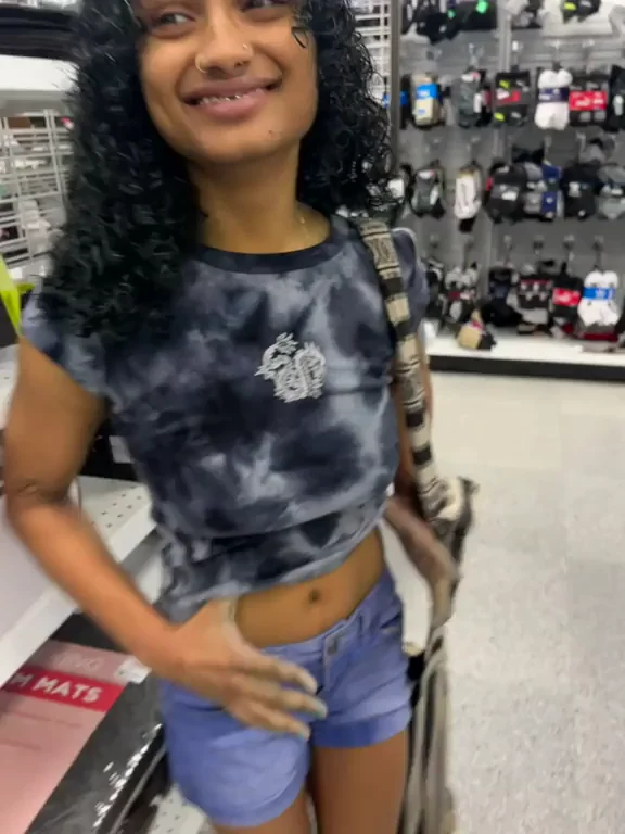 Dress for less or just dress less? 😁‰