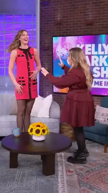 Frida Gustavsson's Sultry Kelly Clarkson Show Tease