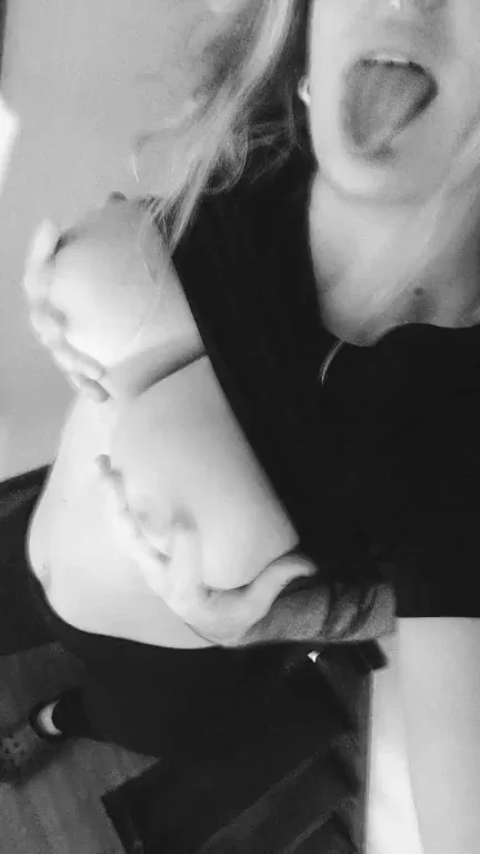 I want you to see how big tits are really touched 🥵🥵🥵