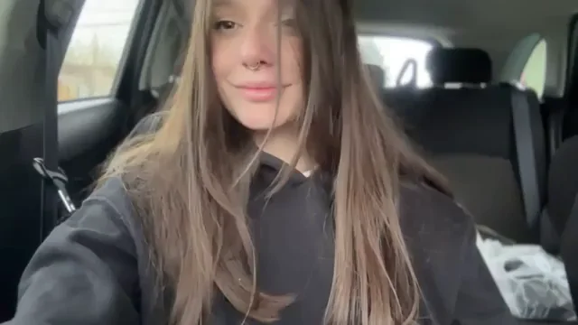 Car Facesit Tease: Flashing Tits & Juicy Ass Beg for Worship 🤤