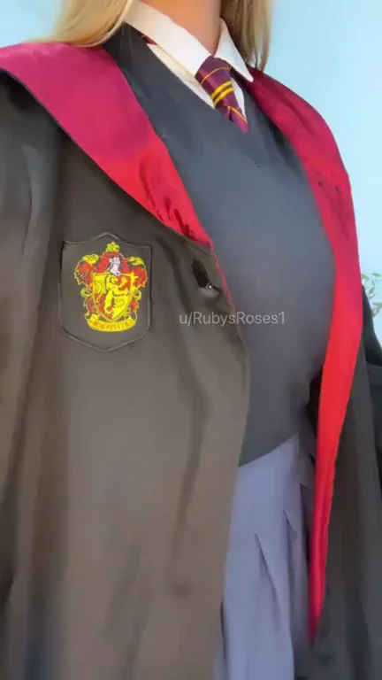 Gryffindor Slut Craves Your Massive Basilisk Cock in Her Chamber 🐍🍆🔥