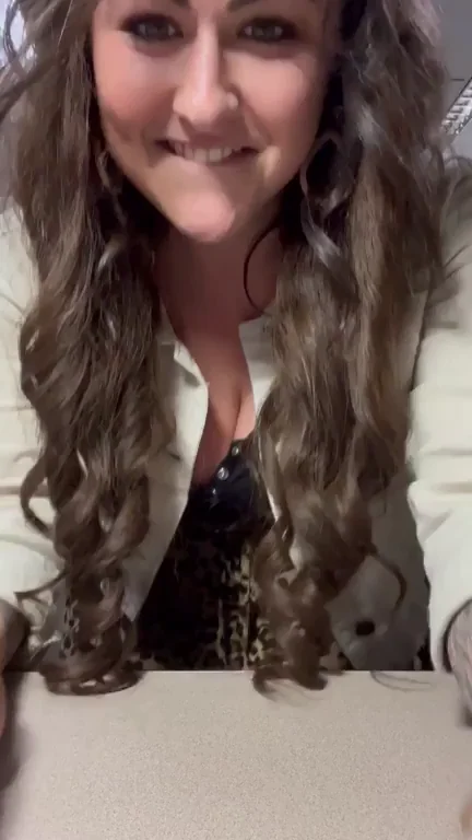 Thick Office Slut Drops It Low & Bends Over That Fat Ass