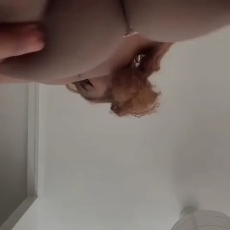 Small Tits Slut Says Hi to Perky Boob Lovers 💕🍑