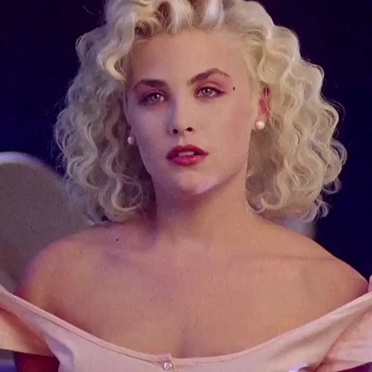 Sherilyn Fenn's Big Titty Tease in Two Moon Junction 🔥🍒