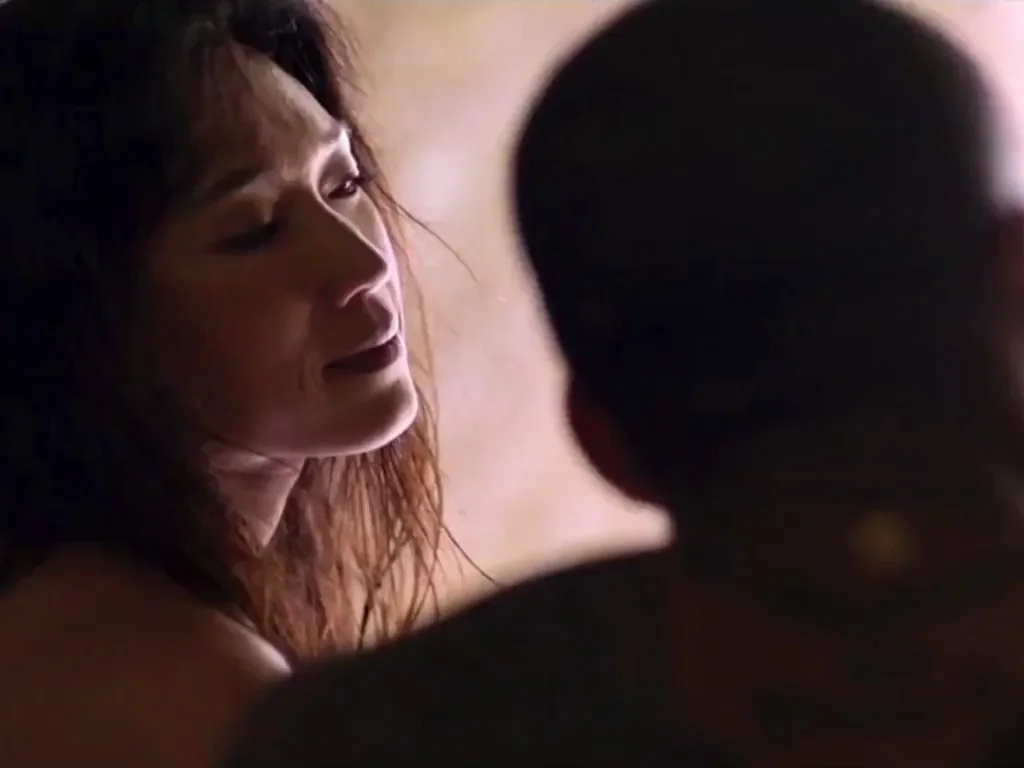 Dani Suzuki's Steamy Nude Tease in Arcanjo Renegado S01E06