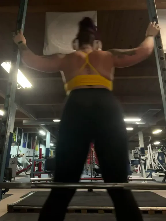 🍑 Juicy Gym Booty Flash on Back Day 💦