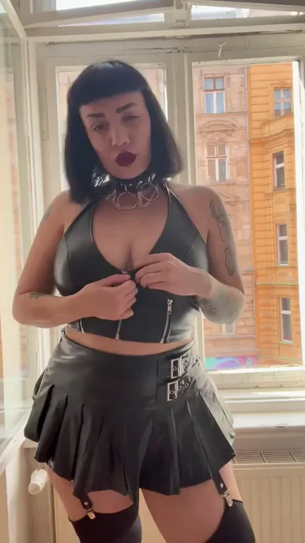 Would you like to take of my top ?