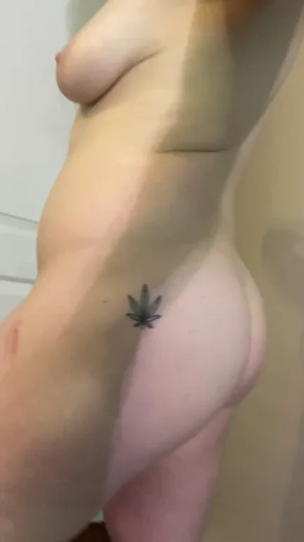 Pawgtastic Sideboob & Bubble Butt Tease