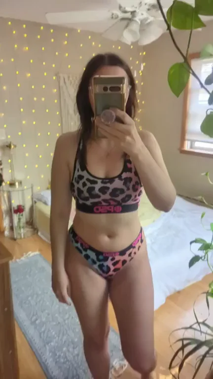 You can find me working out in this all summer, if you're I still won't be wearing any pants :p 46[f]