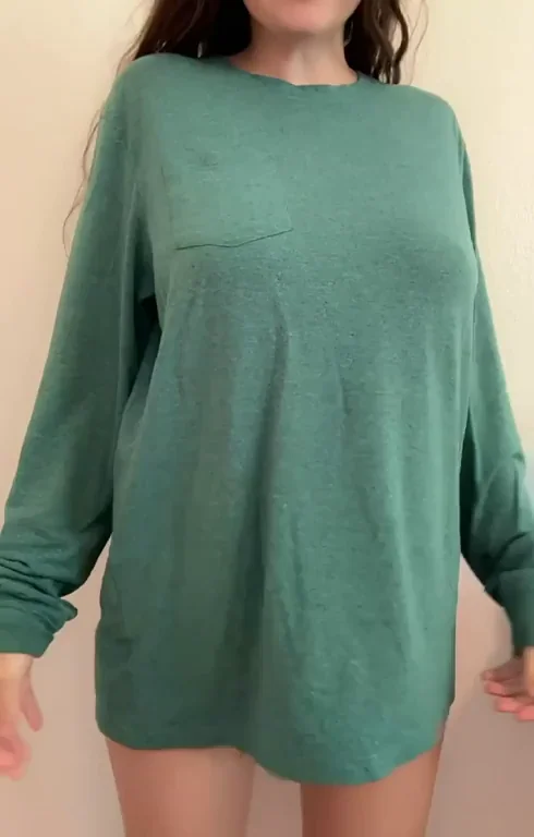 It's absolutely wild how much a large t-shirt can hide curves 😁³