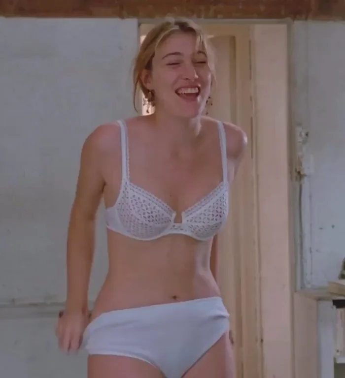 Valeria Bruni Tedeschi - Full frontal French plot reveal in 'Forget Me' (1994)