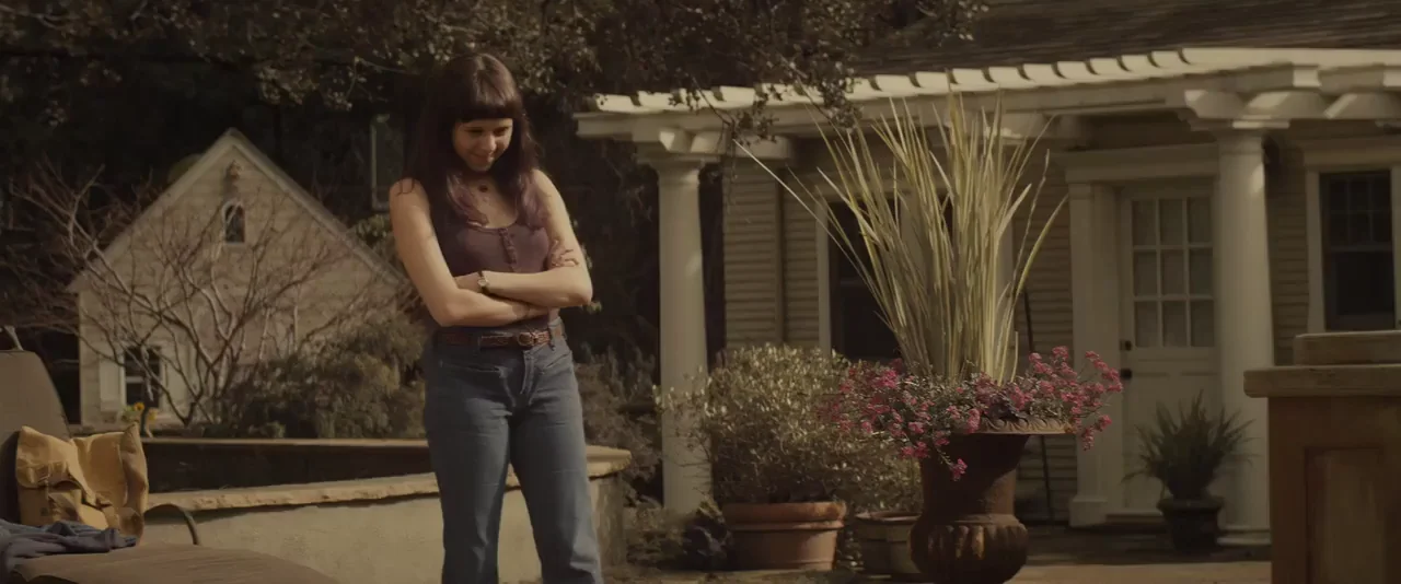 Bel Powley Bares Her Perky Tits & Slender Nude Curves in Diary of a Teenage Girl