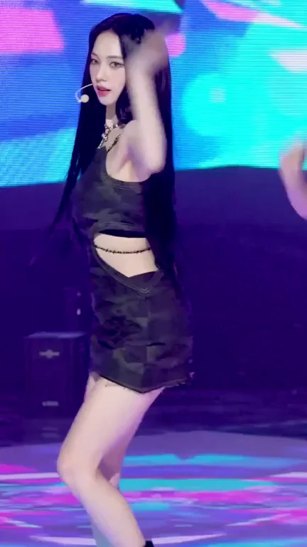 🔥 Karina's Slutty Kpop Ass Shake & Thigh Tease 💦