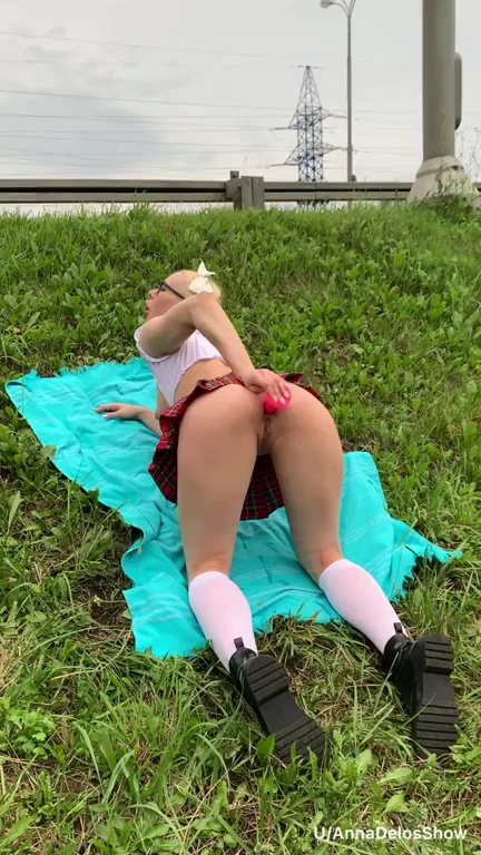 I like to masturbate in public, it makes me super horny ?