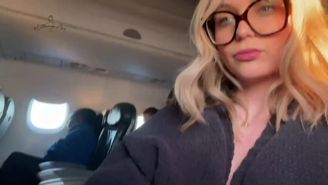 Your in flight entertainment âœˆï¸[GIF]