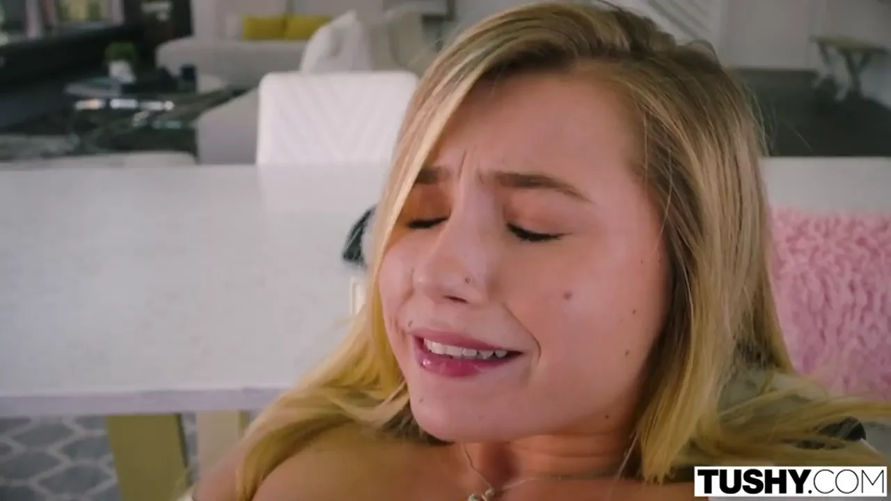 [/r/PornstarsOnPoles] Carolina Sweets Gets Her Tight Ass Stretched