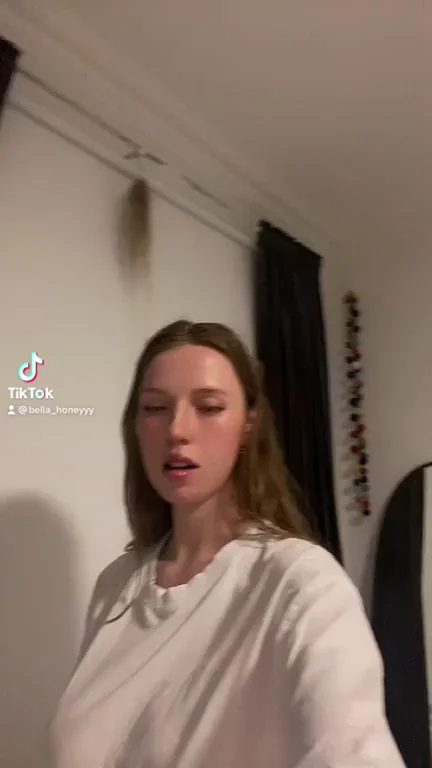 Aussie TikTok Slut's Juicy Tits Tease