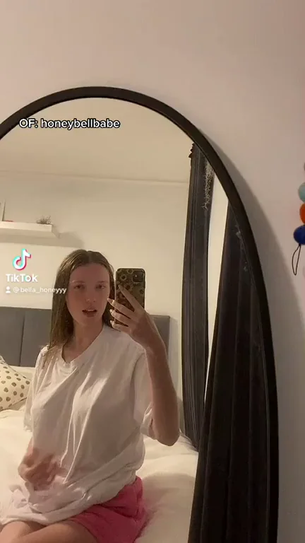 Wait for the Tease... Aussie TikTok Slut Drops Her Top! 🔥🍑