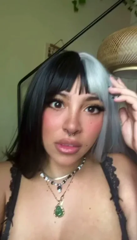😈 Couldn't Handle This Thick Split-Hair Slut's Tease 🔥