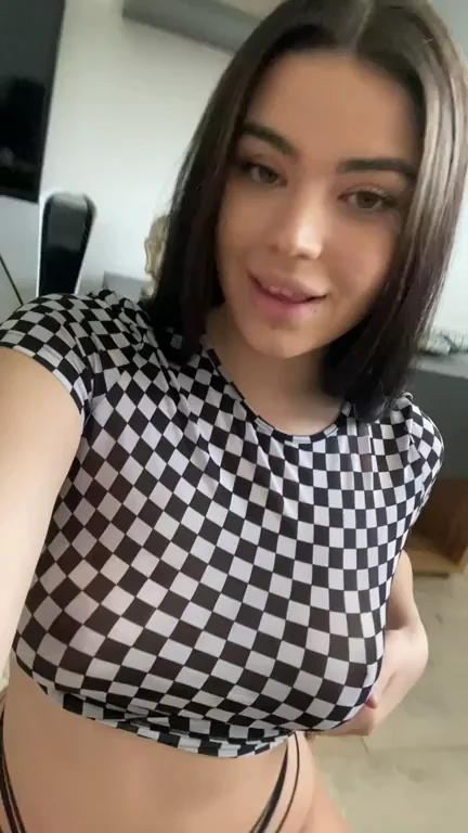 Drop a â¤ï¸ if you like 19yo titties