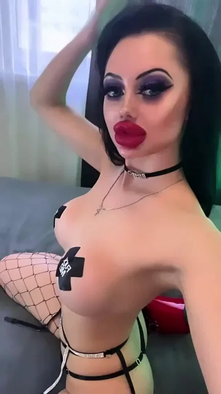 bimbo backstage before sucking and fucking