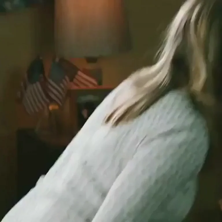 🍑 Elizabeth Olsen's Juicy Ass Tease in Wind River 🔥