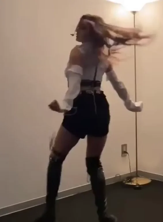 🔥 Jihyo & Jeongyeon Kpop Dance Tease 💦 (Twice Slutty Moves)