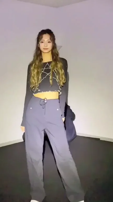 Tzuyu's Slutty Dance Tease in Tight Pants