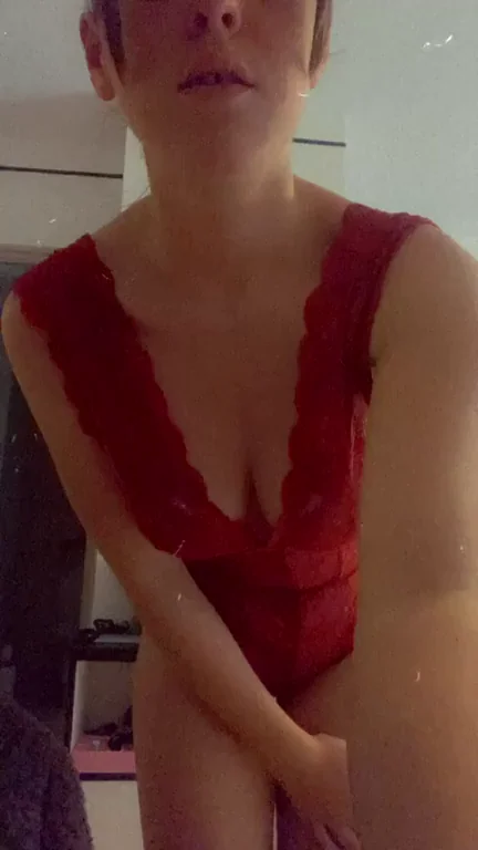 Petite Festival Slut Begs 5 Guys to Drool Over Her Tight Body 🔥🍑