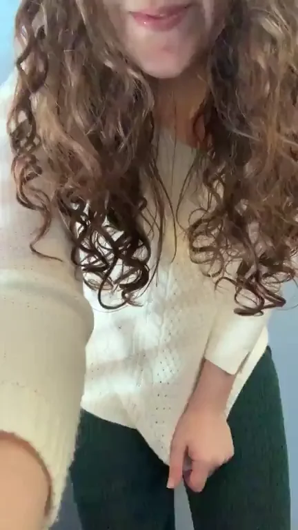 Cute AF in Oversized Sweater & Thigh Highs 😍🧦