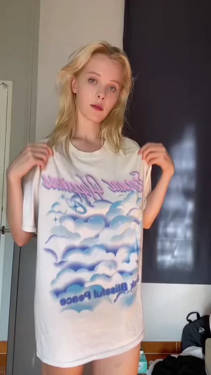 🔮 Blonde TikTok Slut's Magic Tits Trick 🍈🍈