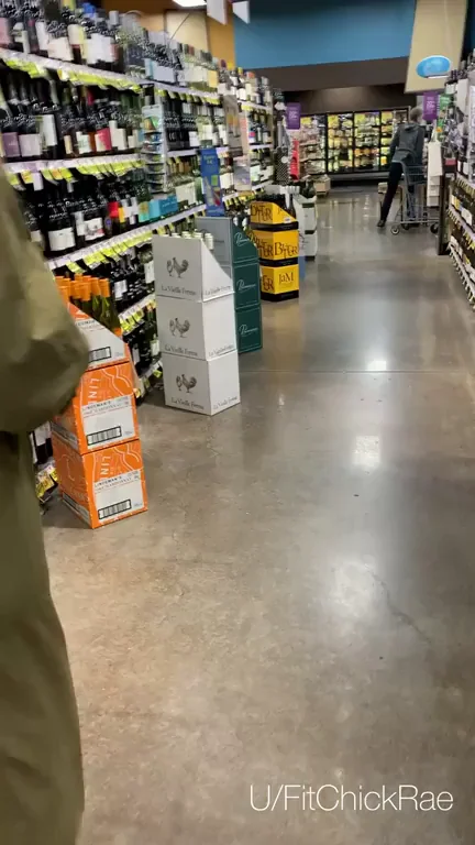 Close Call Supermarket Flash 💦🛒