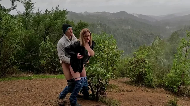 🔥 Outdoor Valley Fuck: Lifting & Pounding My Slutty GF 👅🌄